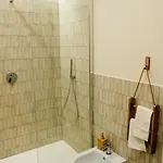 Gæstehus Jungle With Private Bathroom, Metro Line Milano