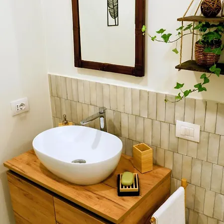Guest house Jungle With Private Bathroom, Metro Line Milan