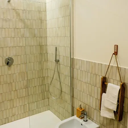 Guest house Jungle With Private Bathroom, Metro Line Milan